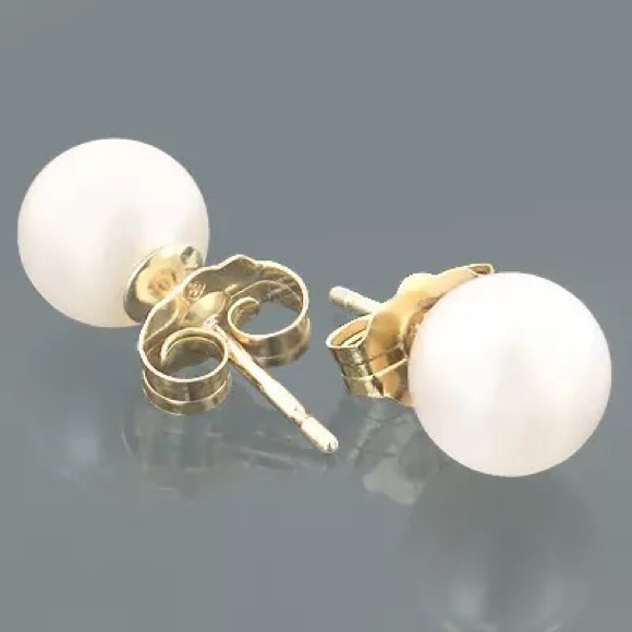 6.5-7mm Freshwater Pearl Stud Earrings in 14K Yellow Gold